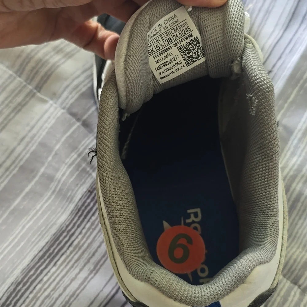 Rebook - Picture 3 of 4